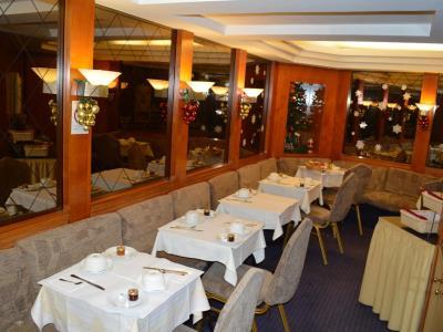 Royal Elysées Hotel 4*