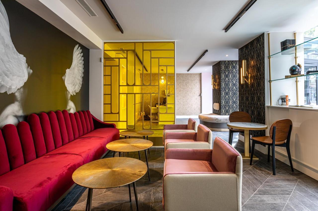 Hotel Nude - Color Vision