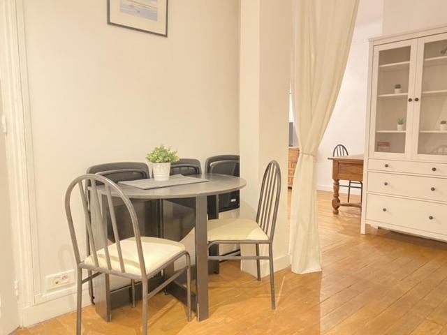Eiffel Tower Cozy Place Apartment