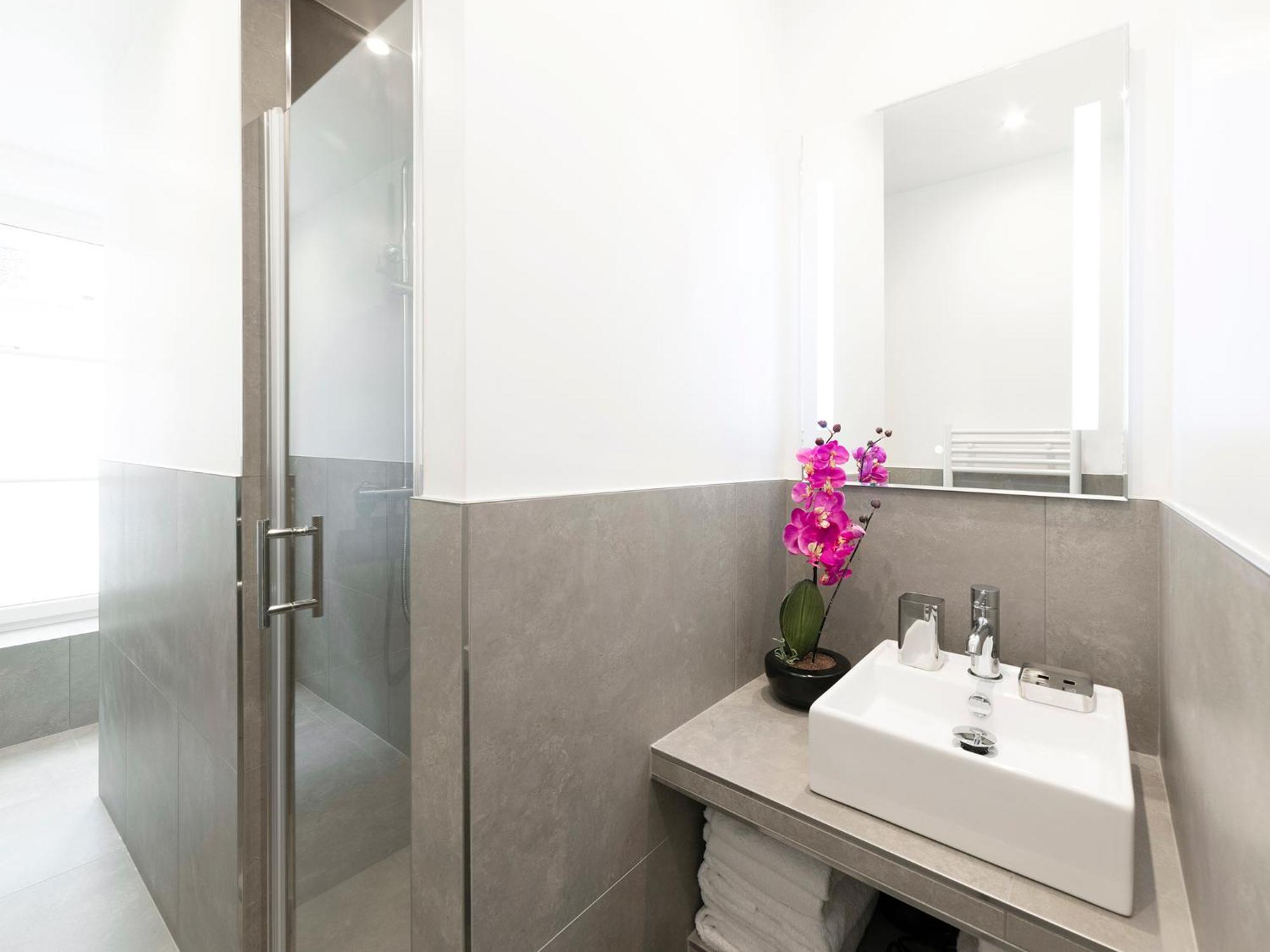 Livinparis - Luxury 3 Bedrooms Le Louvre Ii Paris