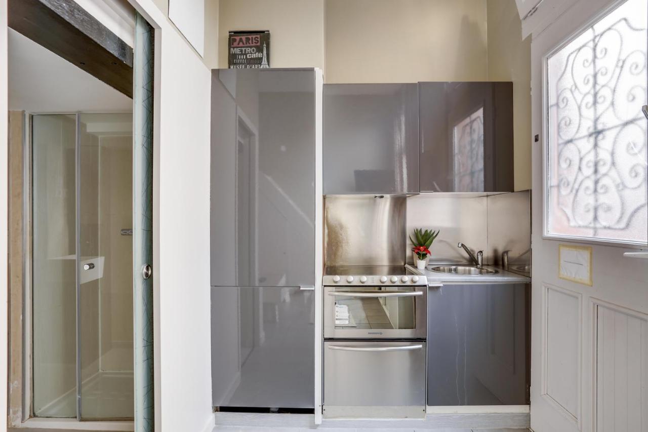 Spacious, Bright And Beautifully Decorated Flat In Heart Of Marais Short Walk To Picaso Museum Paris