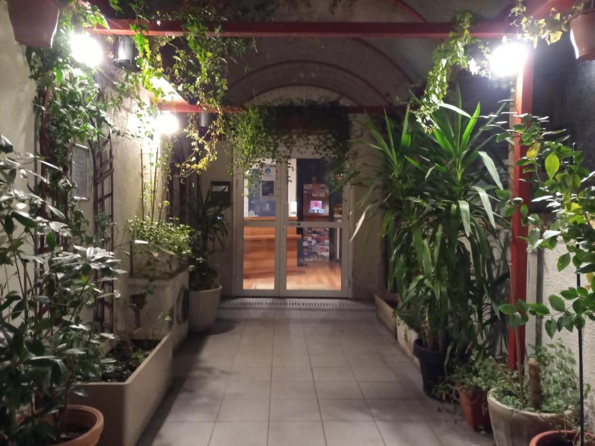 Hotel De La Perdrix Rouge Paris