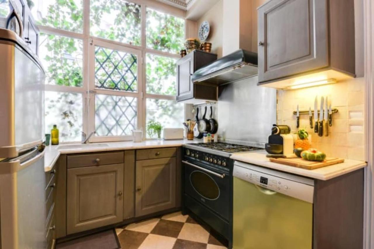 Guestready - Classic Parisian In Marais Apartment *