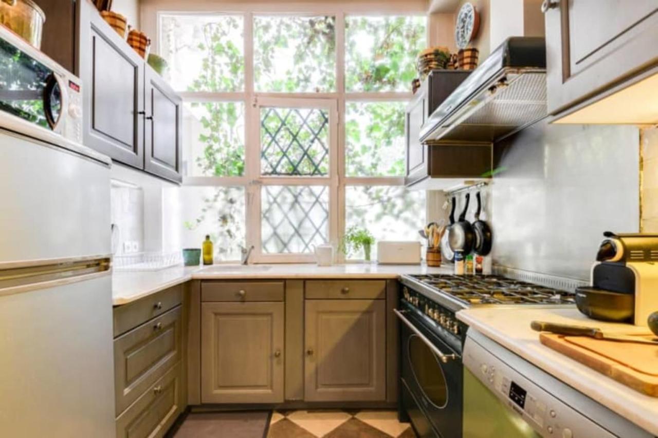 Guestready - Classic Parisian In Marais Apartment