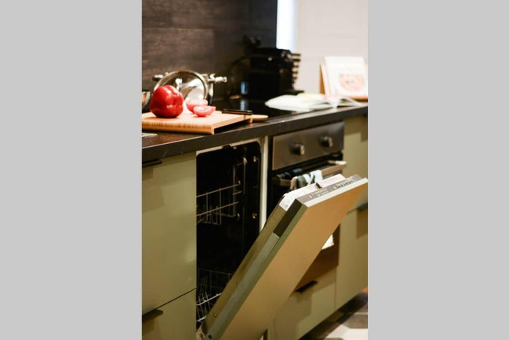 Amazing 10bed In The Heart Of Le Marais And Suprises...