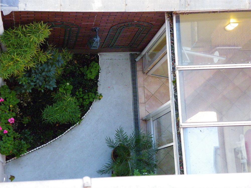 Poussin Hotel 3*