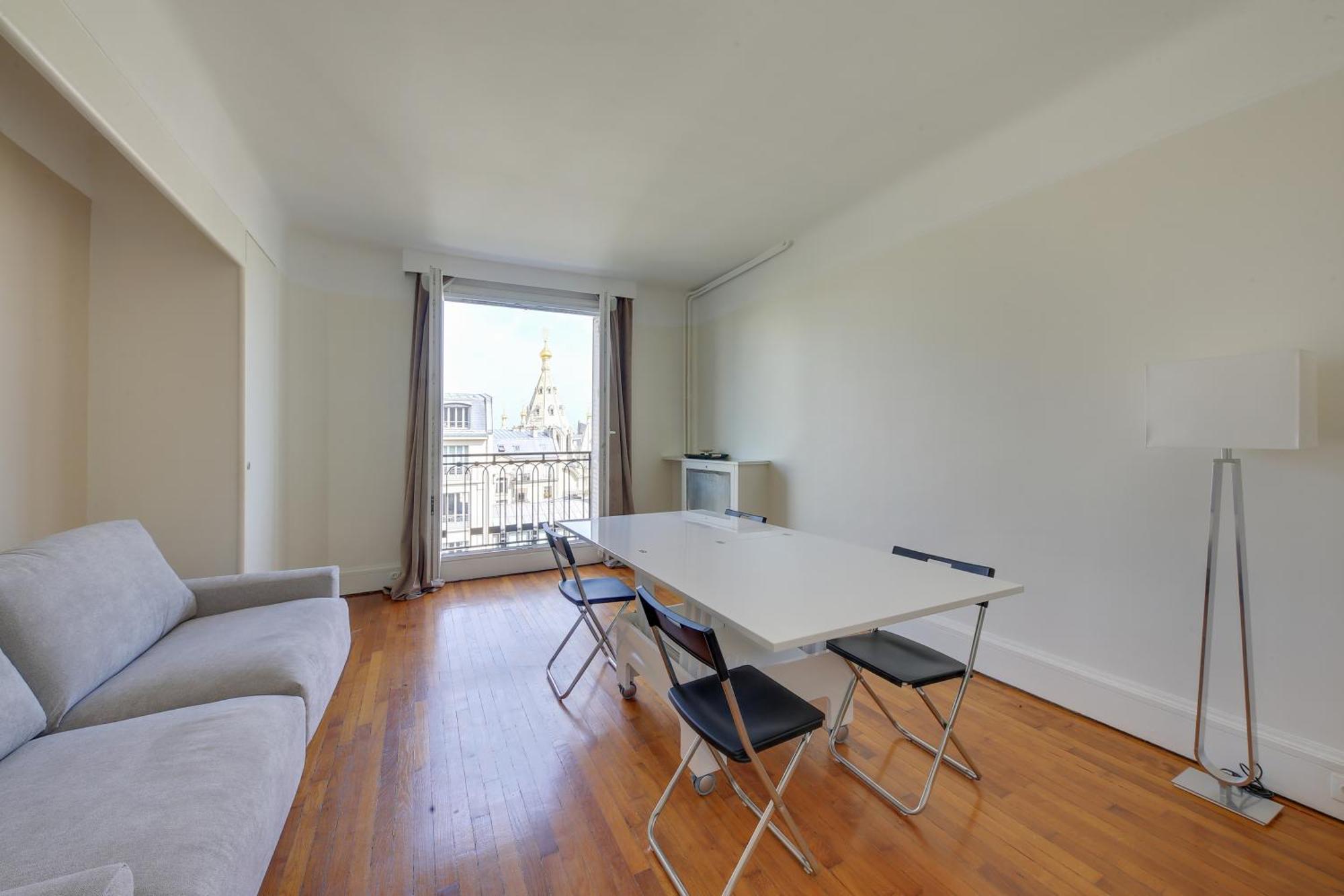 Elux Apartment Paris