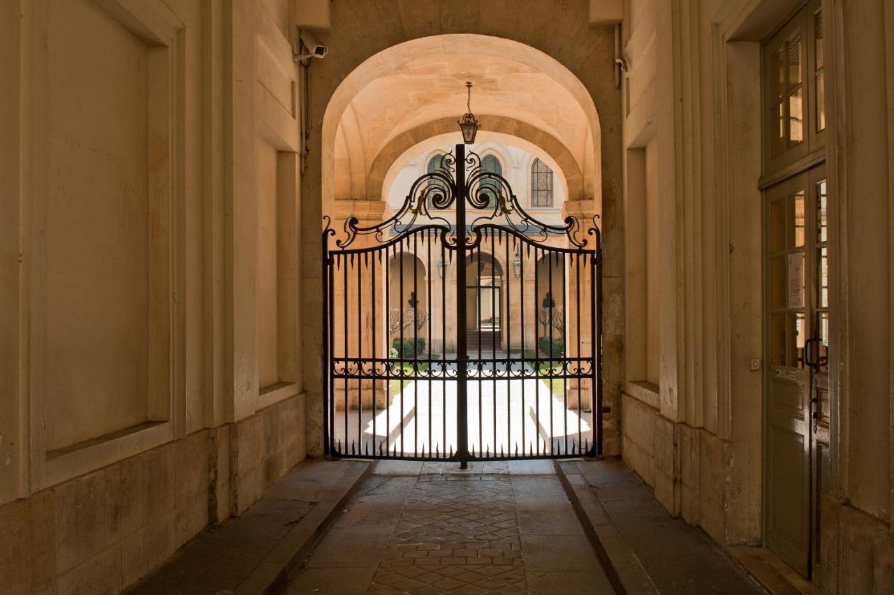 Apartment Place Pantheon Paris