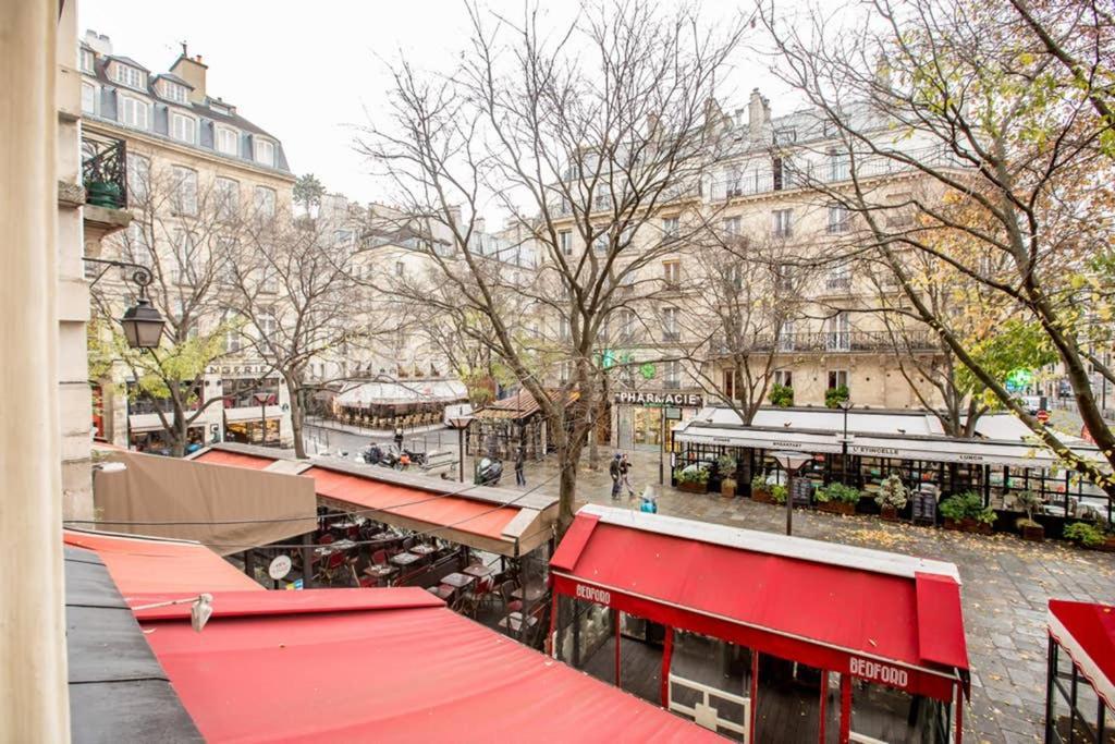 Charming Le Marais Retro Apartment Paris