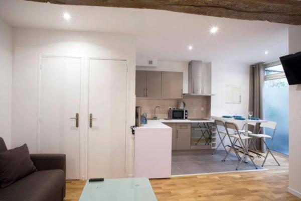 Cmg De - Manteaux Apartment Paris
