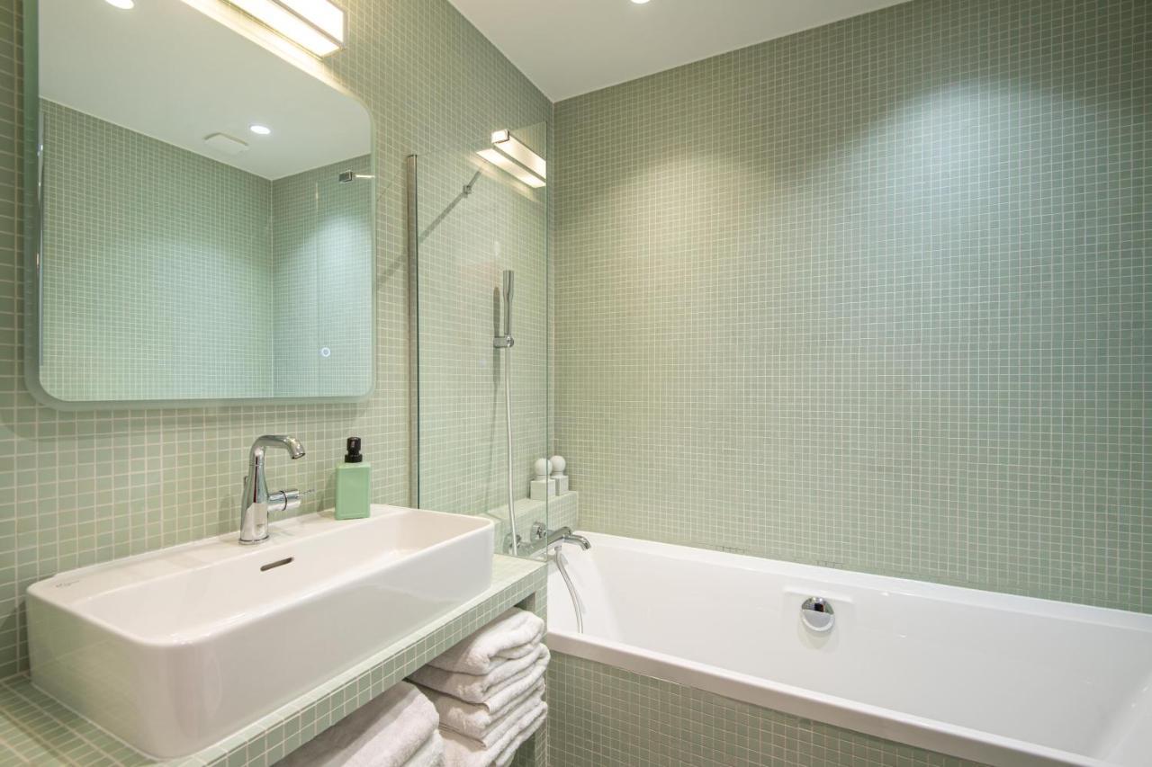 New - Appt Style Le Corbusier Avec Balcon - 8 Pers * Paris