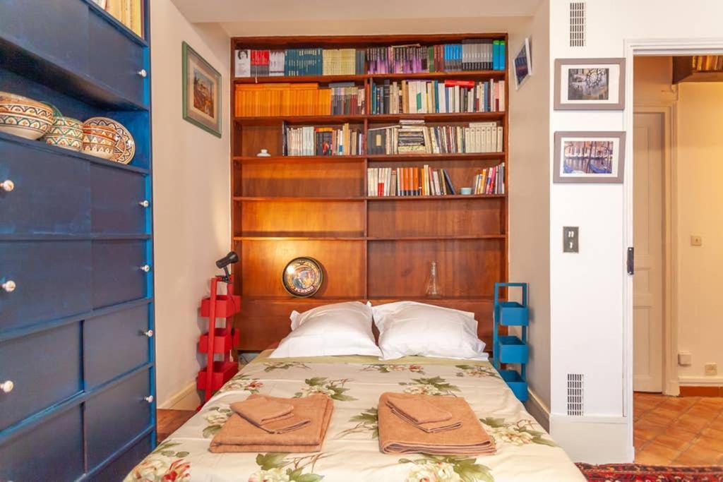 Apartment Greeter-nid Douillet Au Bord Du Canal St Martin Paris