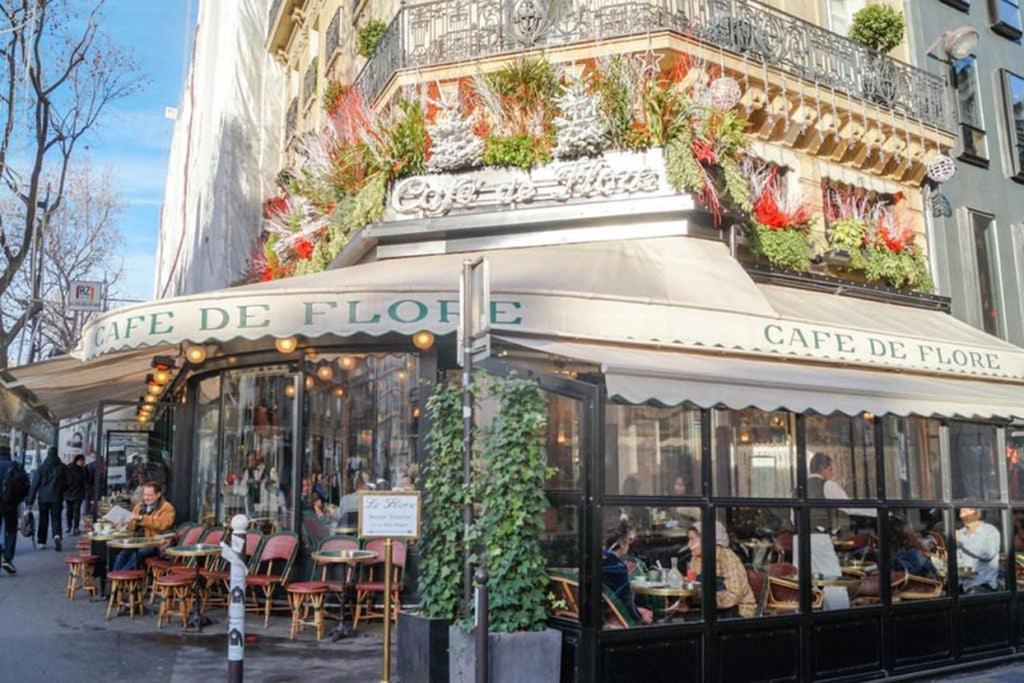 Greeter-nid Douillet Au Bord Du Canal St Martin Paris