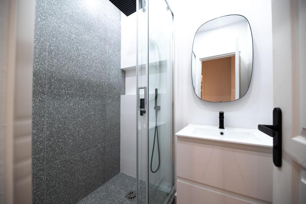 Luxury In Center Apartment