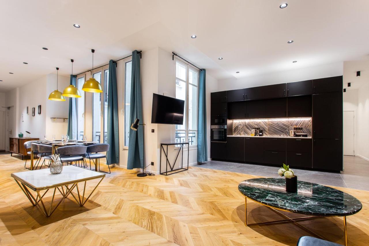 Luxury On The Champs-elysees, Heart Of *