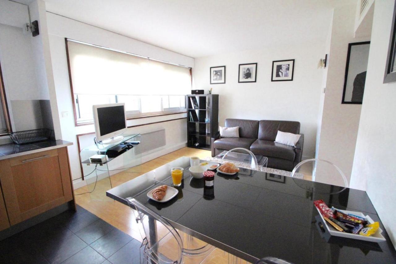 Short Apartment *