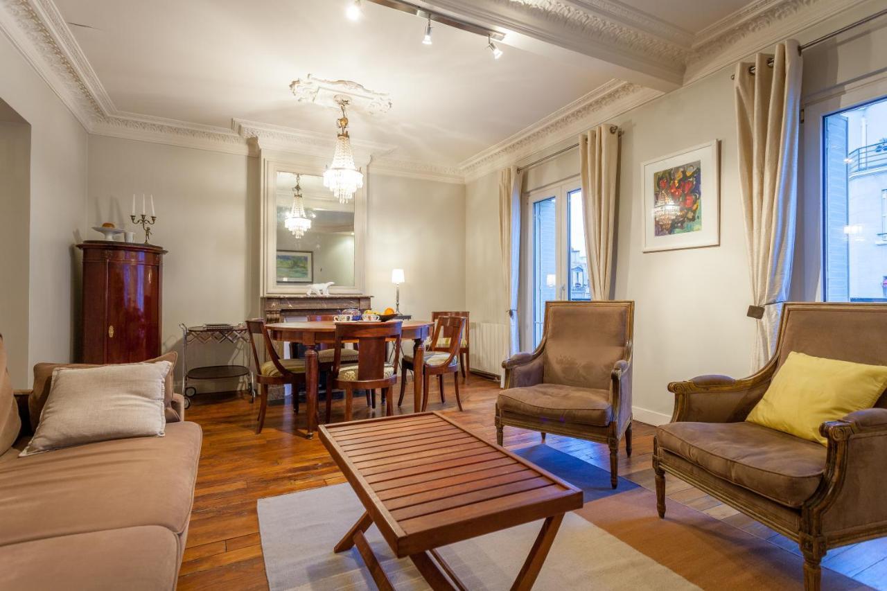 Greeter-appartement Haussmannien Avec Balcon Apartment