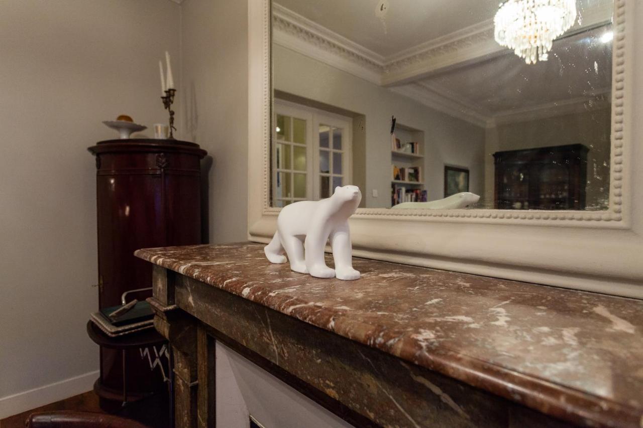 Greeter-appartement Haussmannien Avec Balcon Paris
