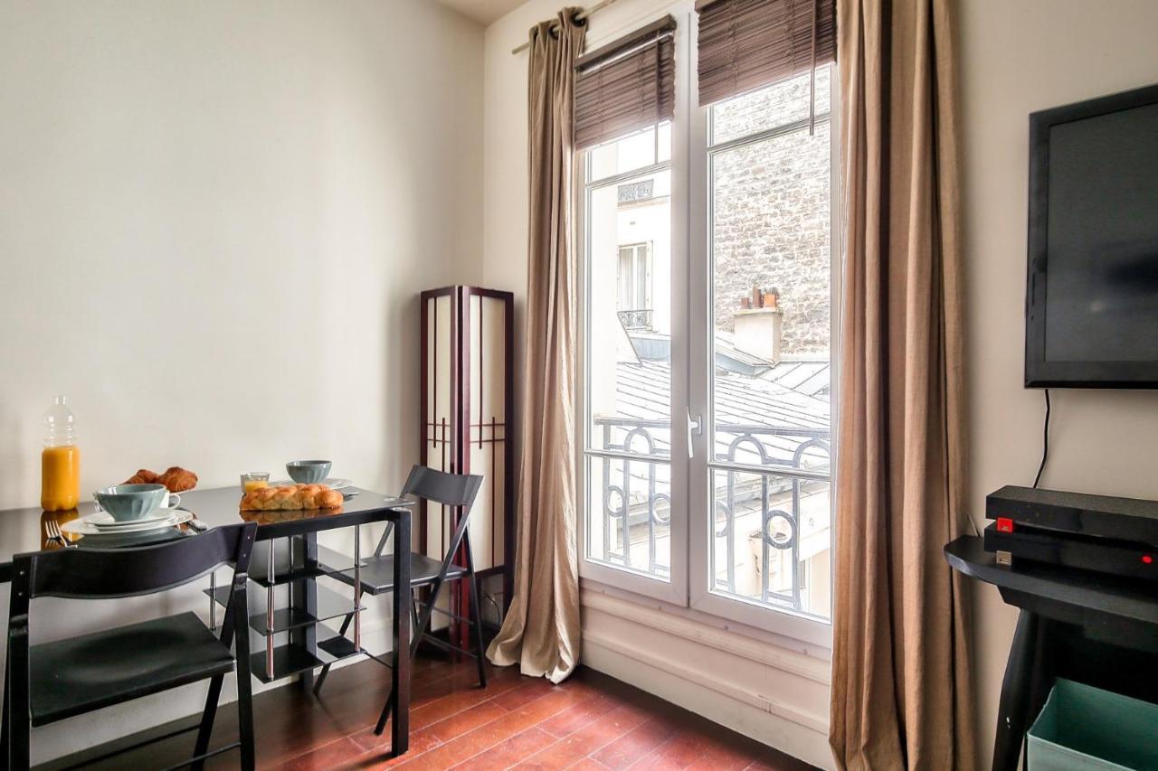 Joli 2 Pieces, Calme Au Coeur Du 17em Apartment