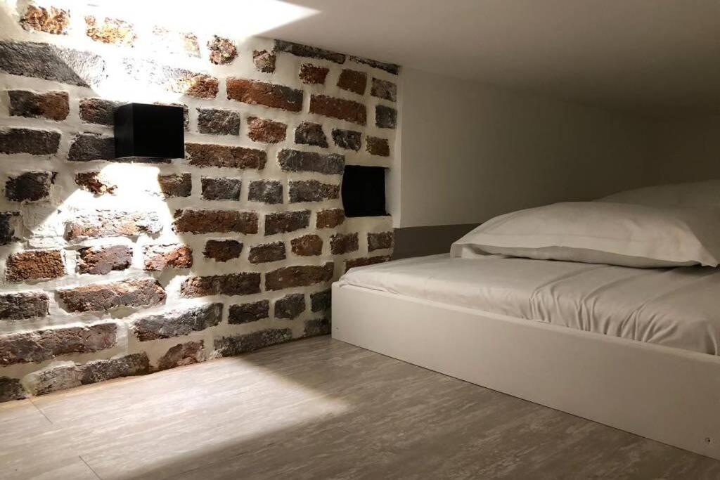 Cinq Diamants, Neuf Equipe Apartment Paris
