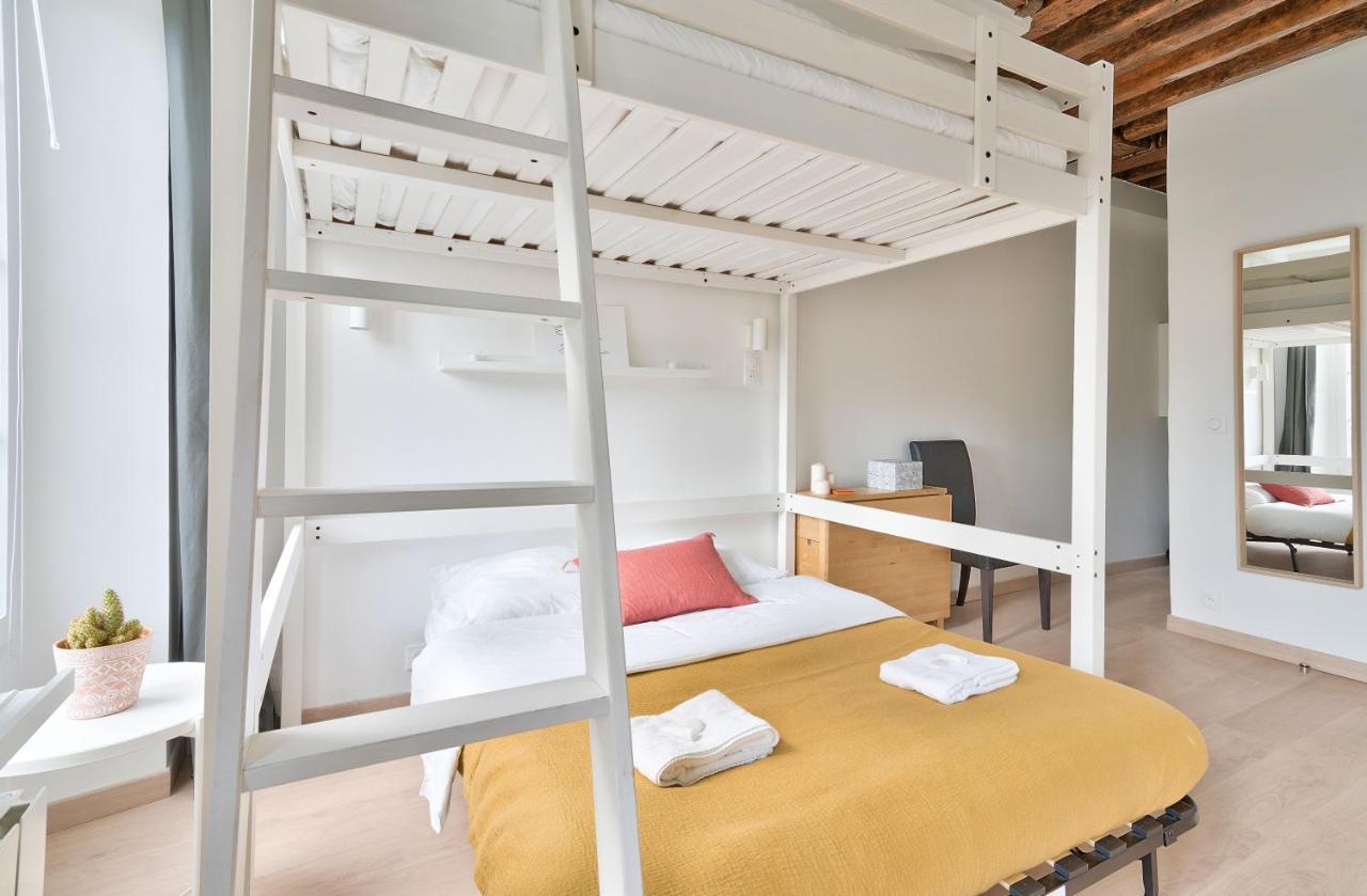 Apartment Pretty Mezzanine In The Heart Of Paris