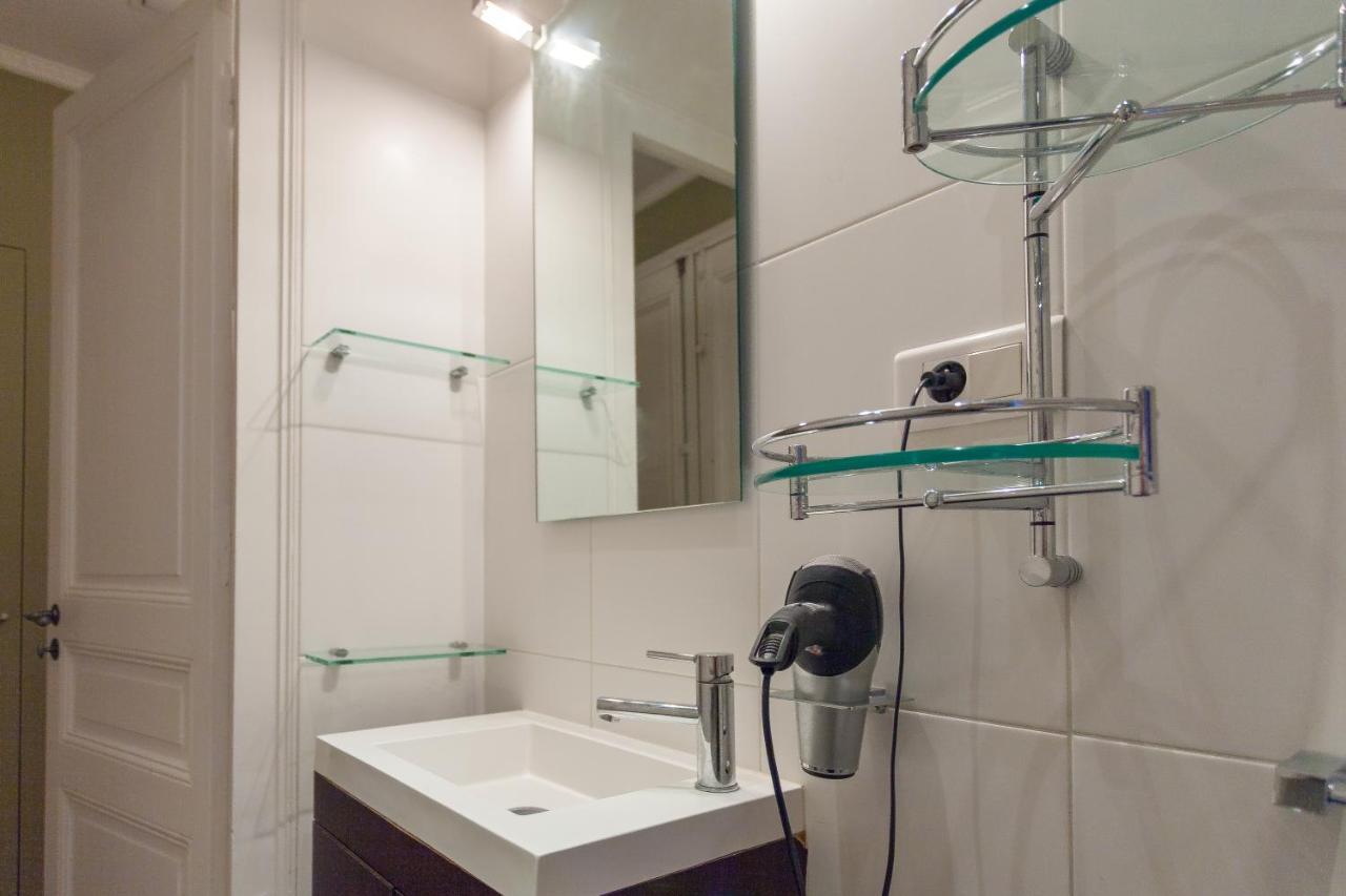 Greeter-appartement Haussmannien Avec Balcon Paris
