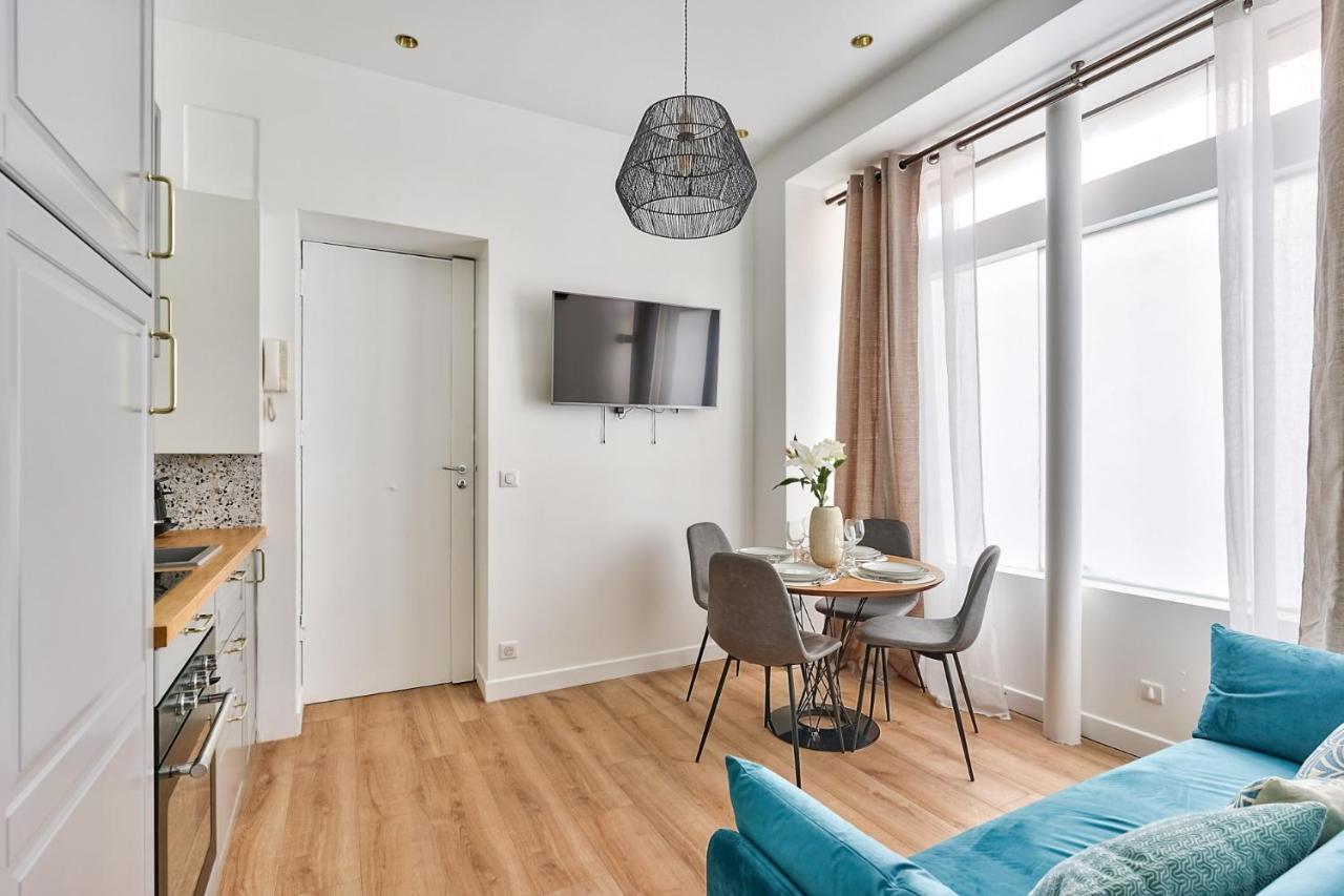 Newly Renovated ! Stunning 2br In The Heart Of 15 *