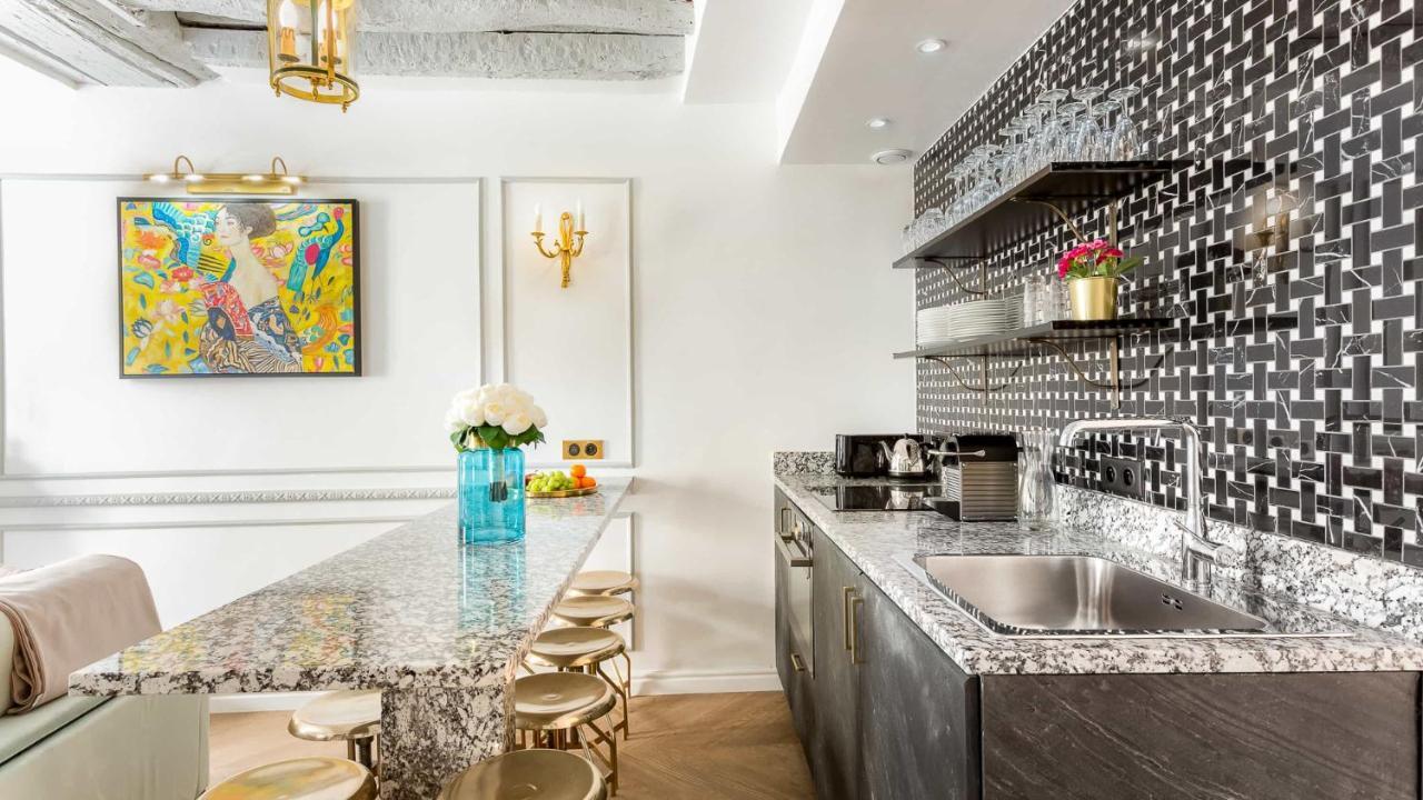 Luxury 4 Bedroom 3 Bathroom Aristocratic - Louvre * Paris
