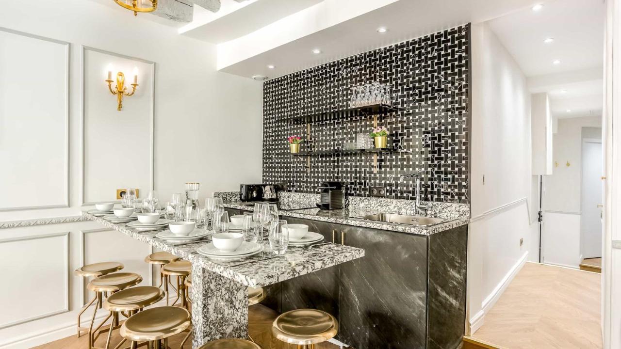 Luxury 4 Bedroom 3 Bathroom Aristocratic - Louvre * Paris