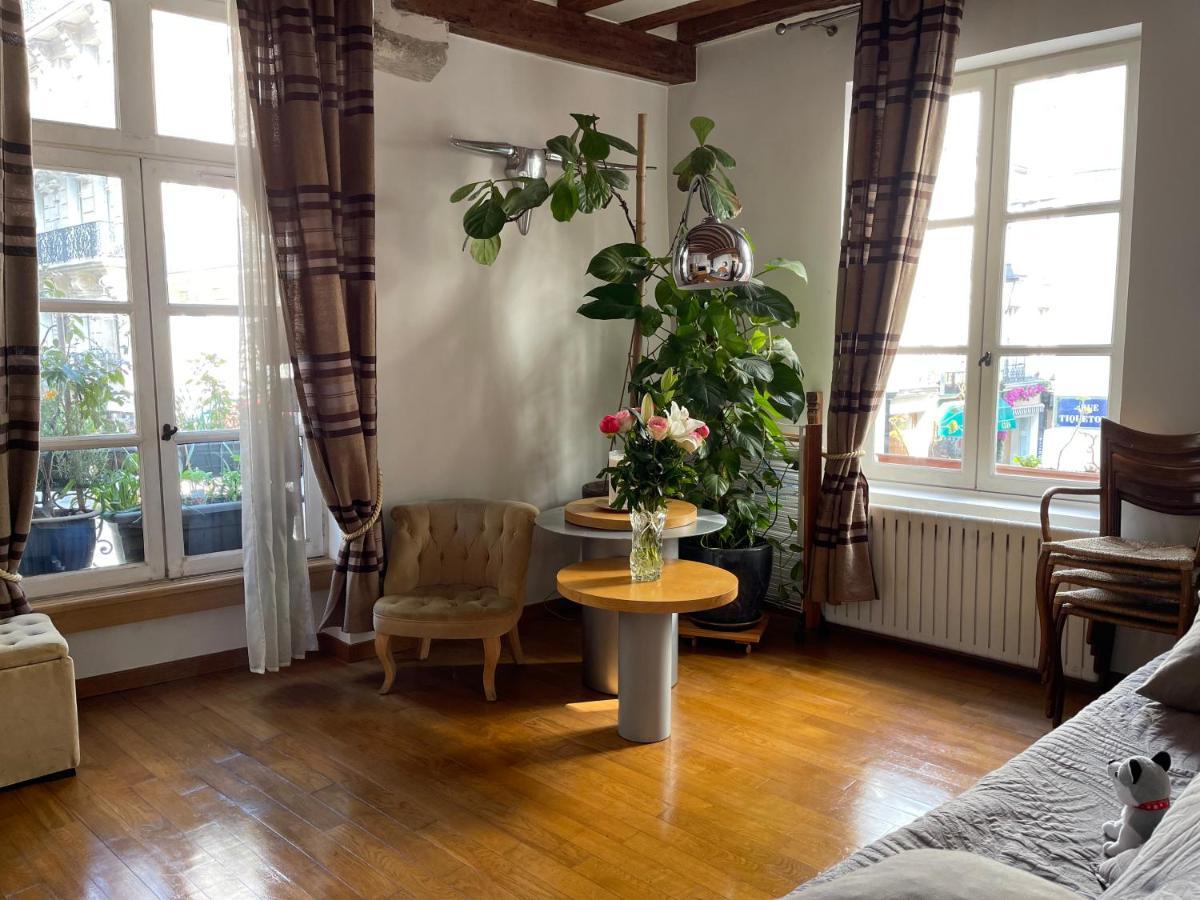 Quartier Montorgueil, Voie Pietonne, Dans Un Immeuble Du Xveme *