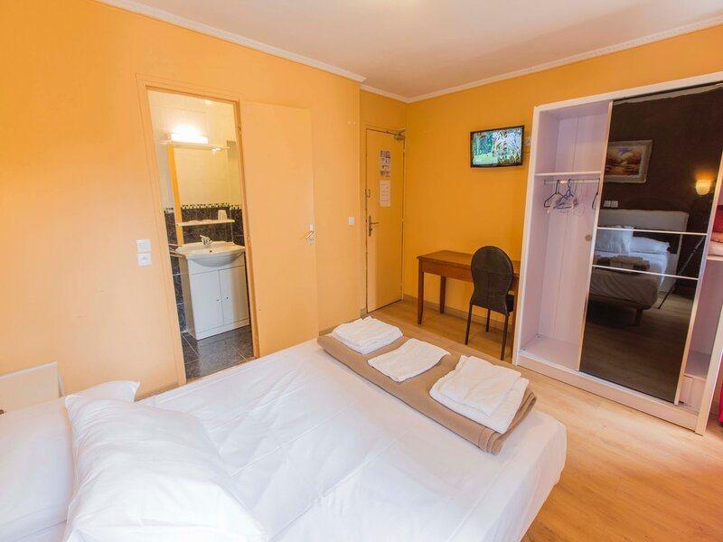 Hipotel Gambetta Republique 2* Paris