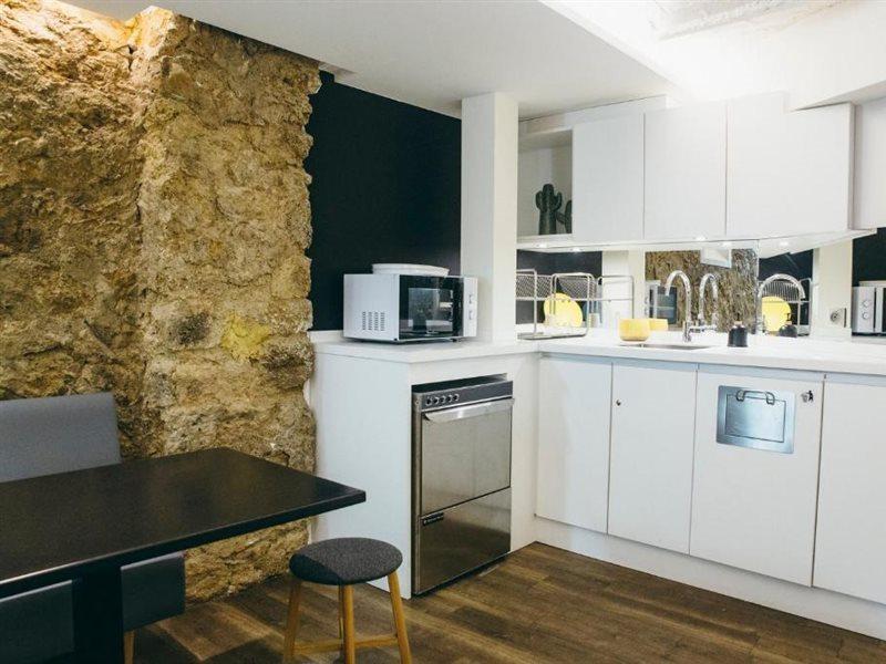Beautiful Belleville Hotel & Hostel *