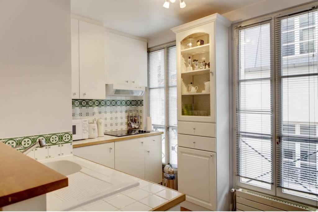 Champs-elysees Montaigne - Hala Apartment