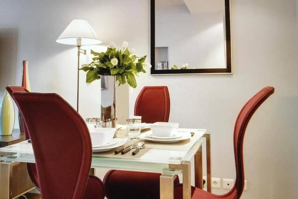 Apartment Champs-elysees Montaigne - Hala *