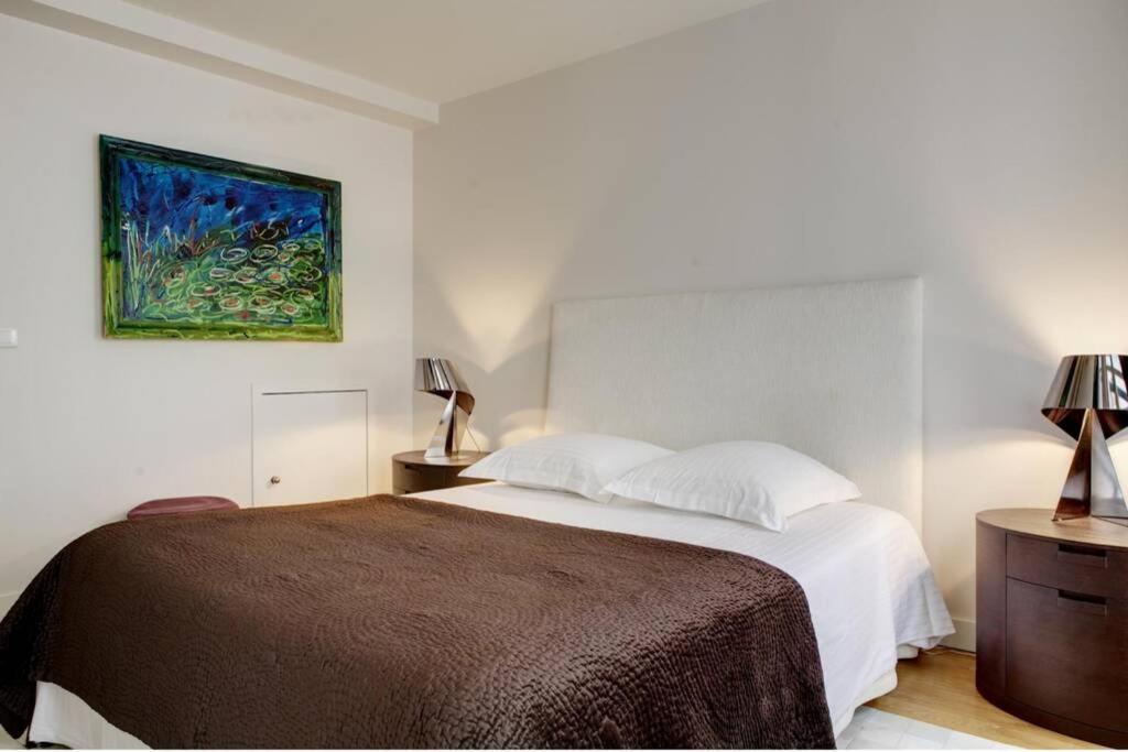 Apartment Champs-elysees Montaigne - Hala