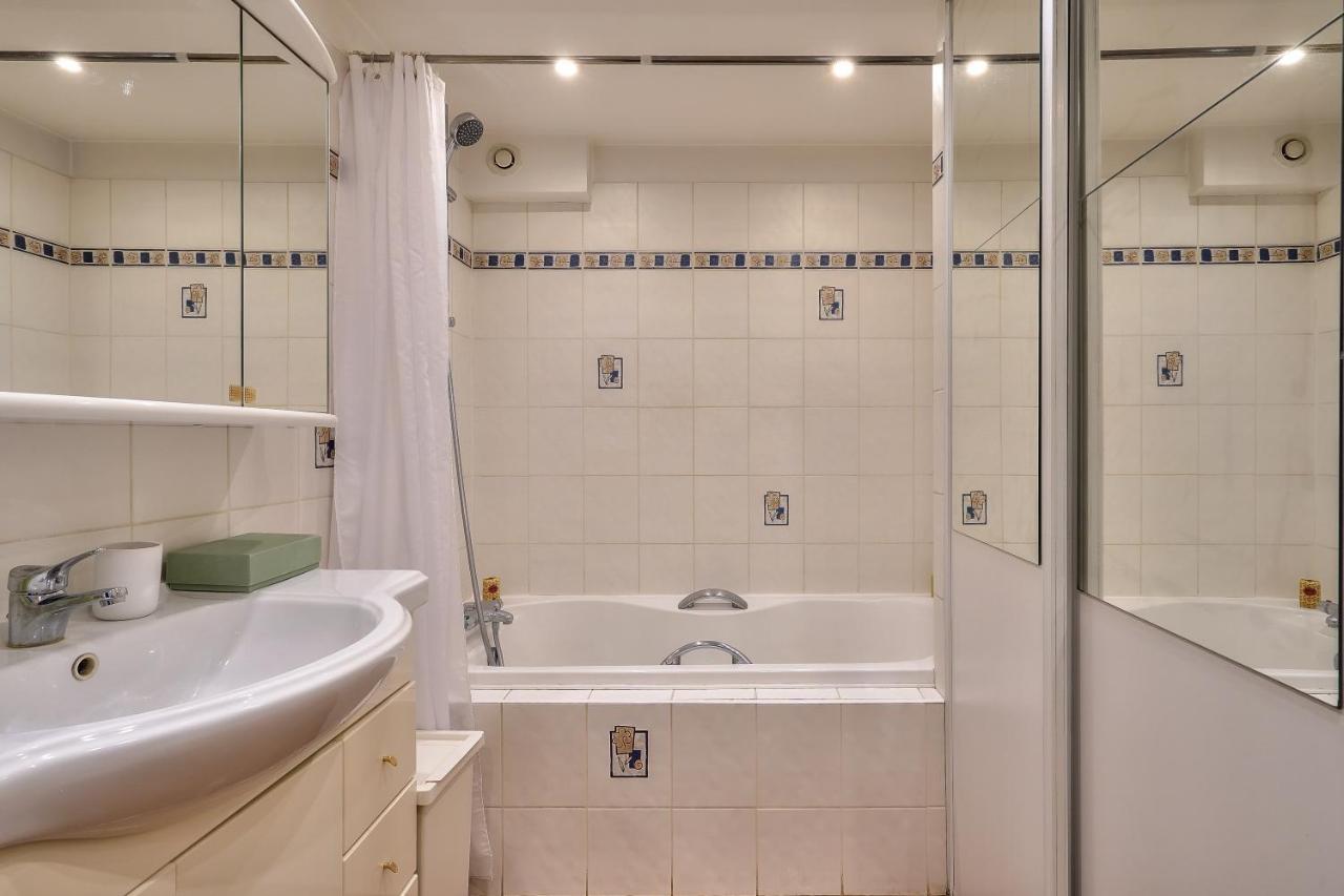 Apartment The Perfect Parisian 2 Bdrs Flat At Le Marais Paris