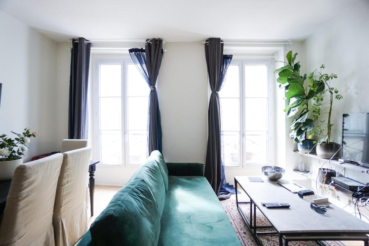 Bright In The Centre Of Apartment *
