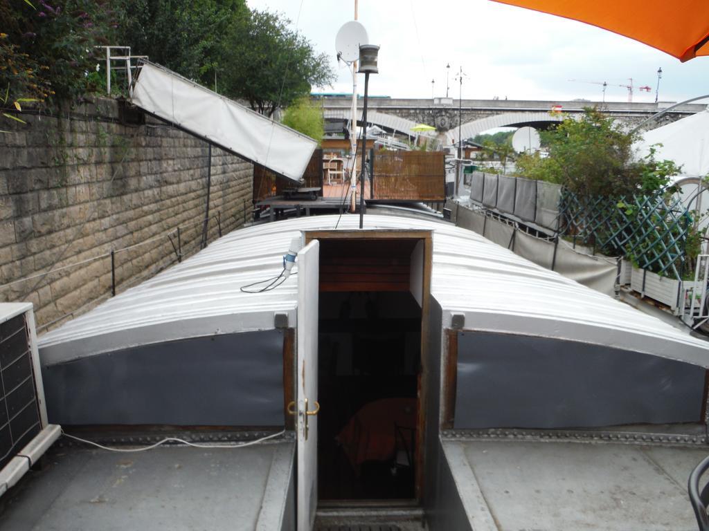 Botel Peniche - Le Nenuphar *