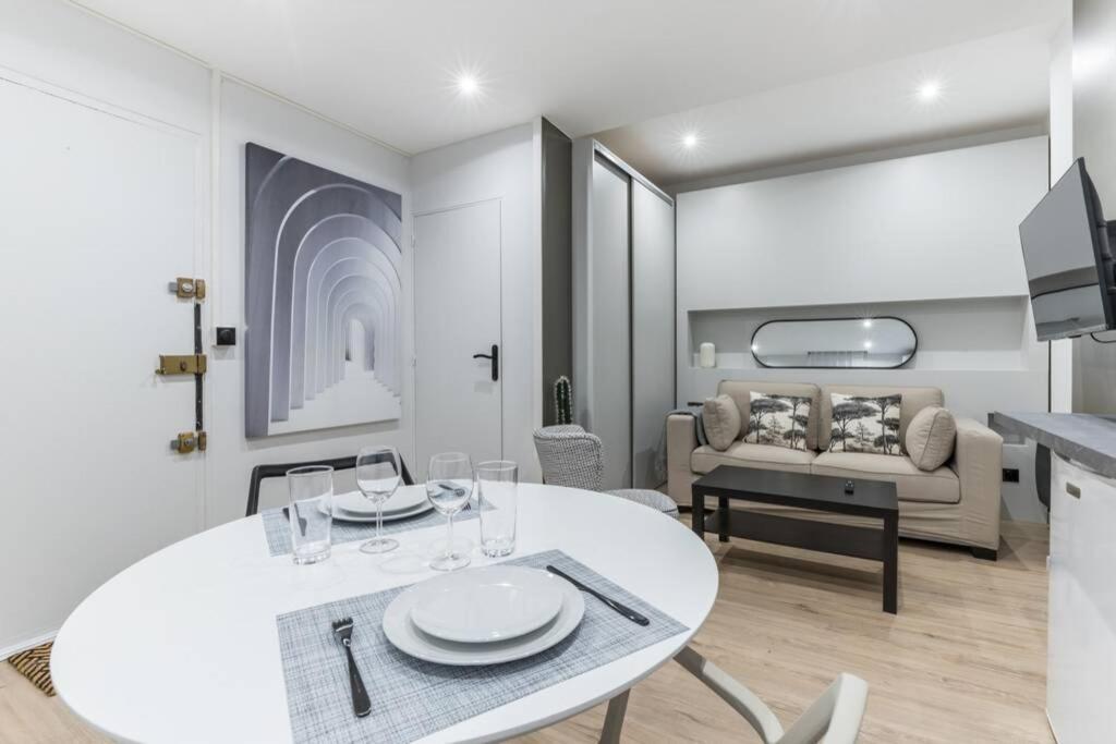 Apartment Hsh Versigny-mairie Du 18eme Cosy Studio 2p *