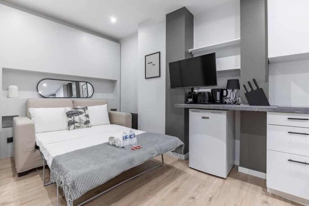 Hsh Versigny-mairie Du 18eme Cosy Studio 2p Apartment