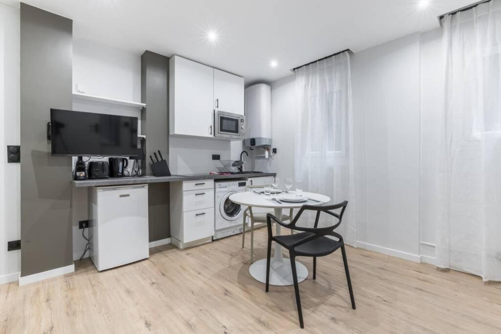 Hsh Versigny-mairie Du 18eme Cosy Studio 2p Apartment