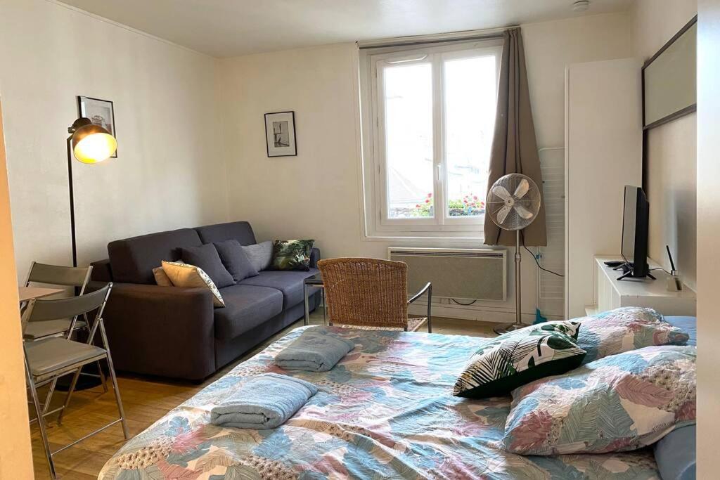 Large, Hyper Central Studio. Historical Apartamento Paris