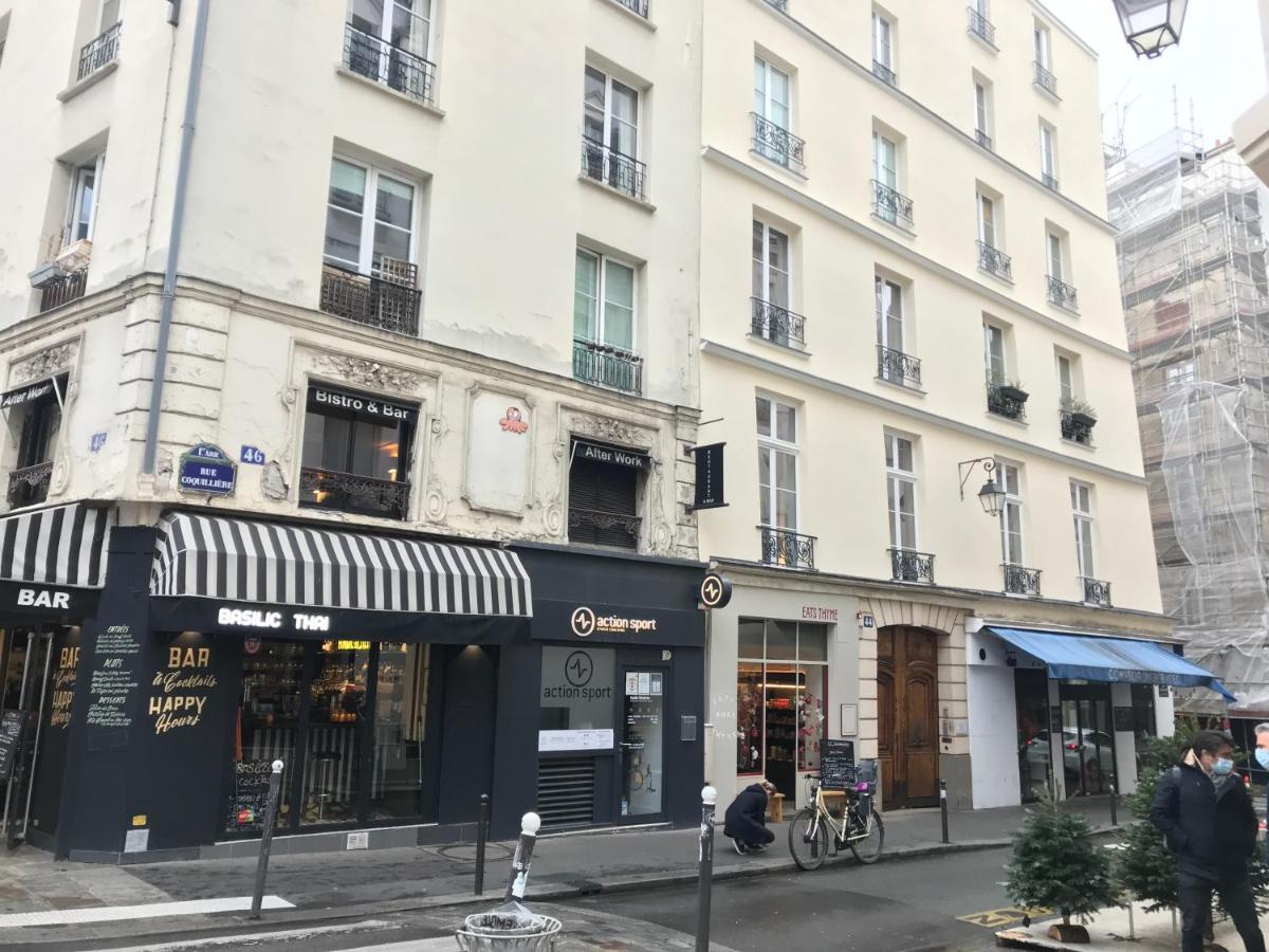 Victoires Near Louvre