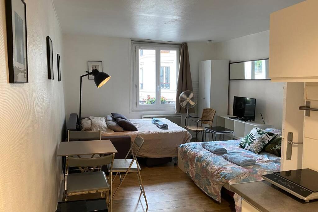 Large, Hyper Central Studio. Historical Apartamento *