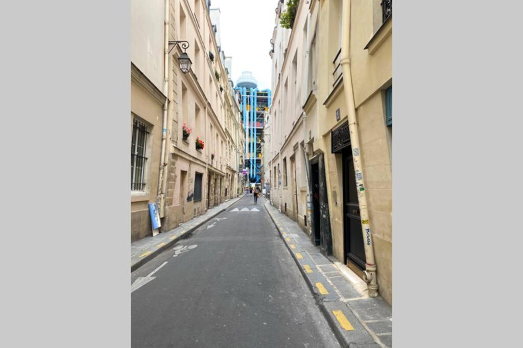 Large, Hyper Central Studio. Historical Apartamento Paris