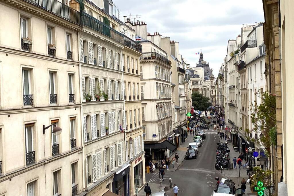 Large, Hyper Central Studio. Historical Apartamento