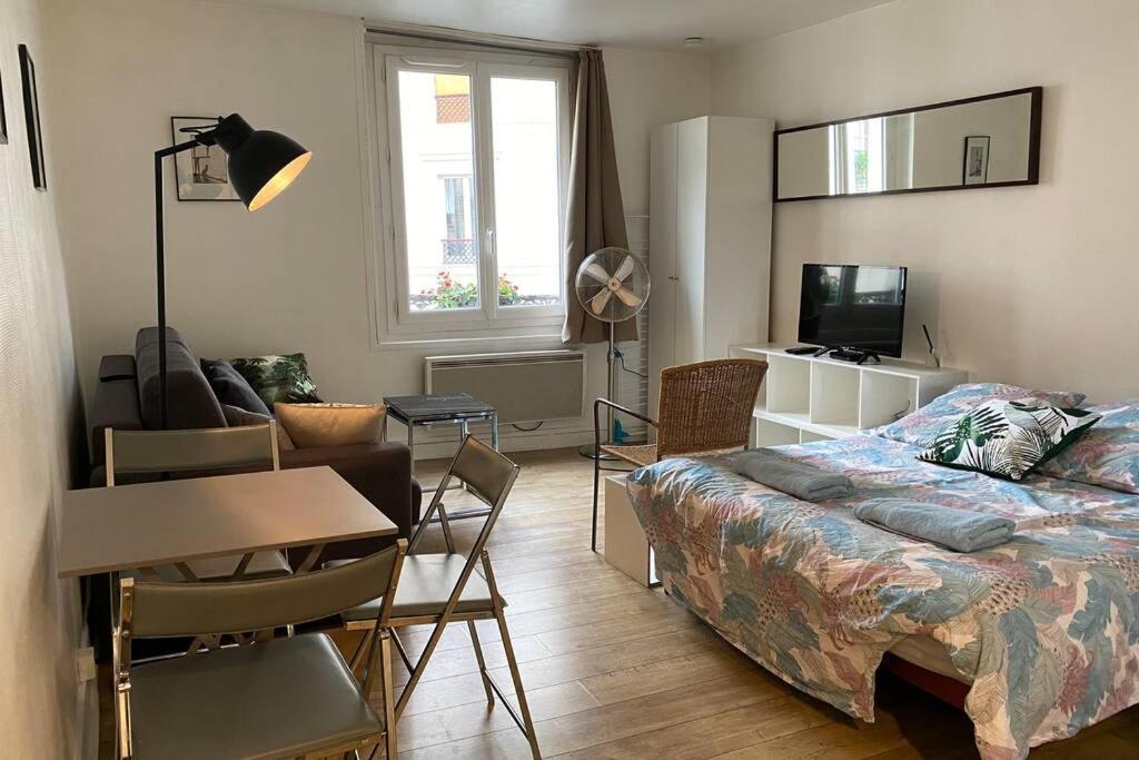 Large, Hyper Central Studio. Historical Apartamento Paris