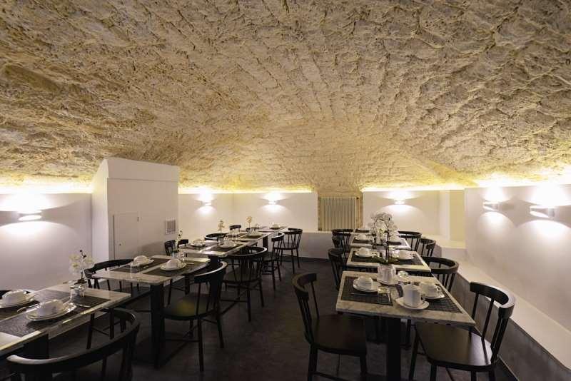 De La Gaîté Hotel