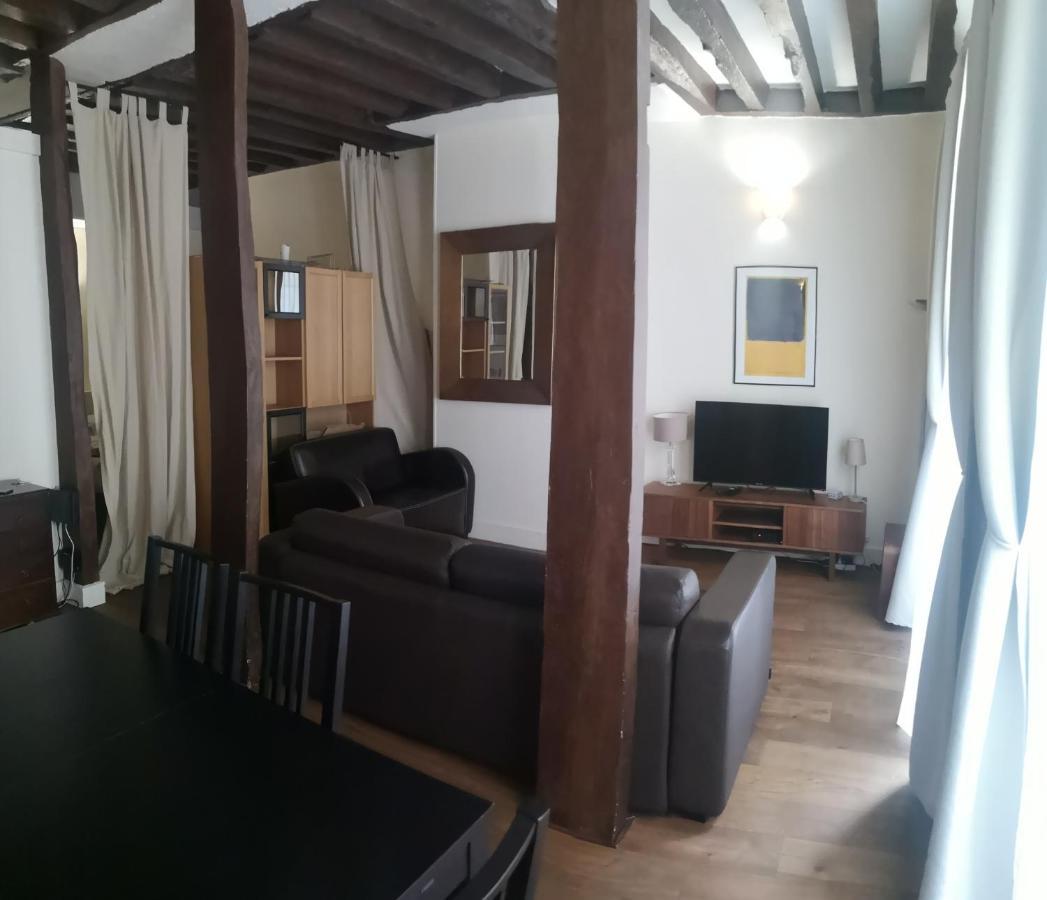 Notre Dame Apartment