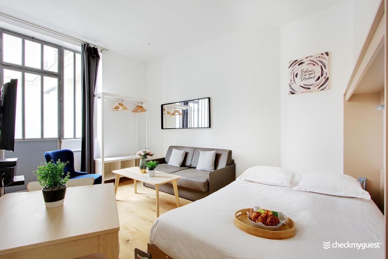 Apartment Cmg Place De La Republique / Magenta
